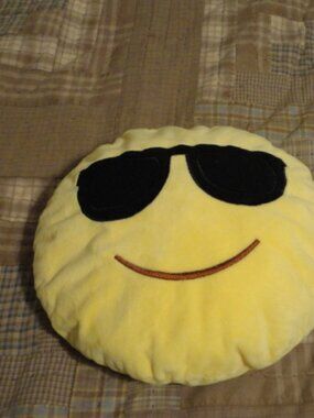 Yellow Emoji Sunglass with Smile Pillow